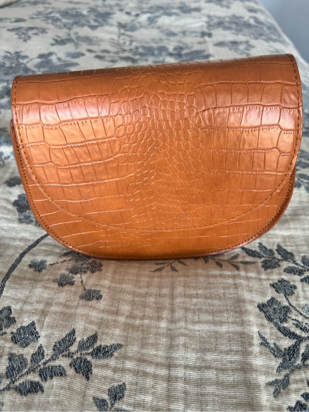 Express Cognac Croc Embossed Crossbody Bag Gold Chain EUC